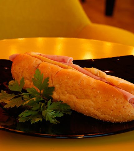 Sandvich_bageta_shunka-700x460